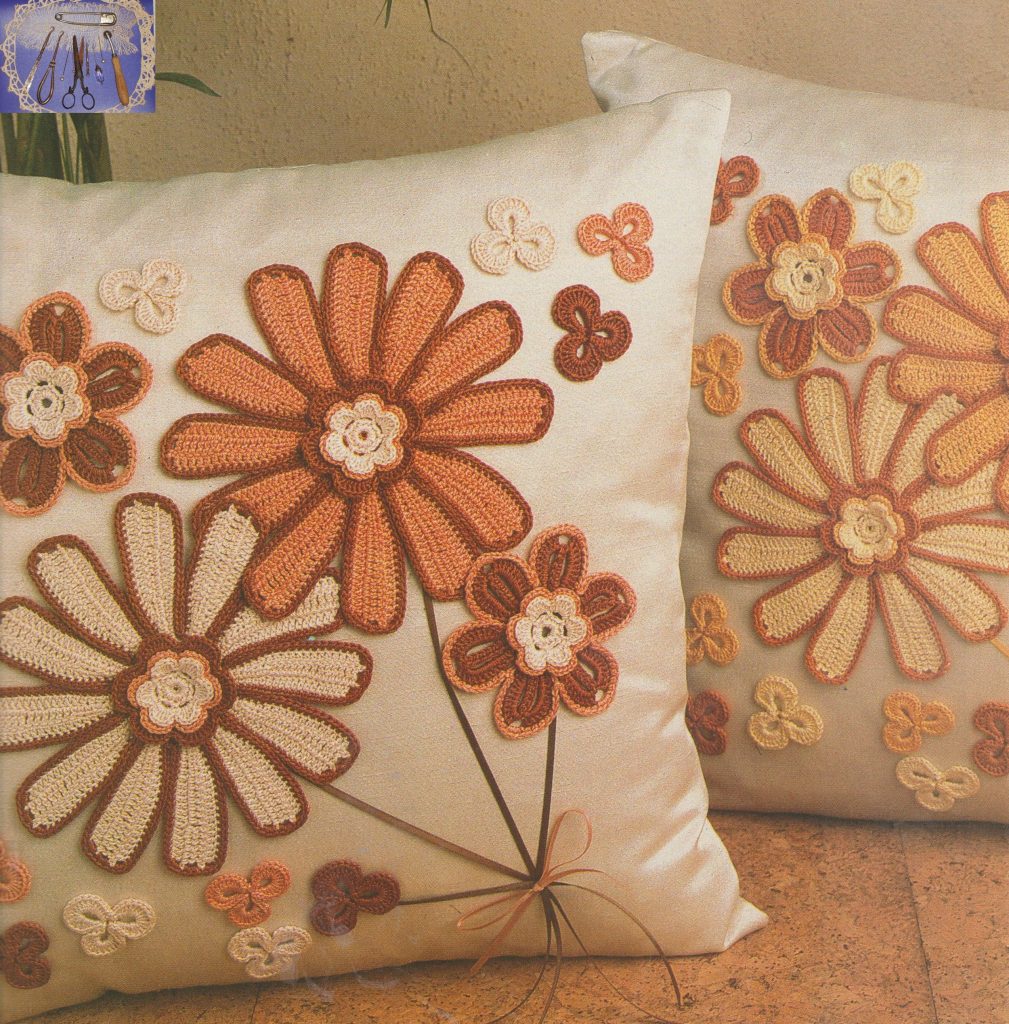 Lot Déco : 1 Housse De Coussin, 1 Dessus De Coussin Et 3 Plaids Crochet Ancien - Très Bon état
